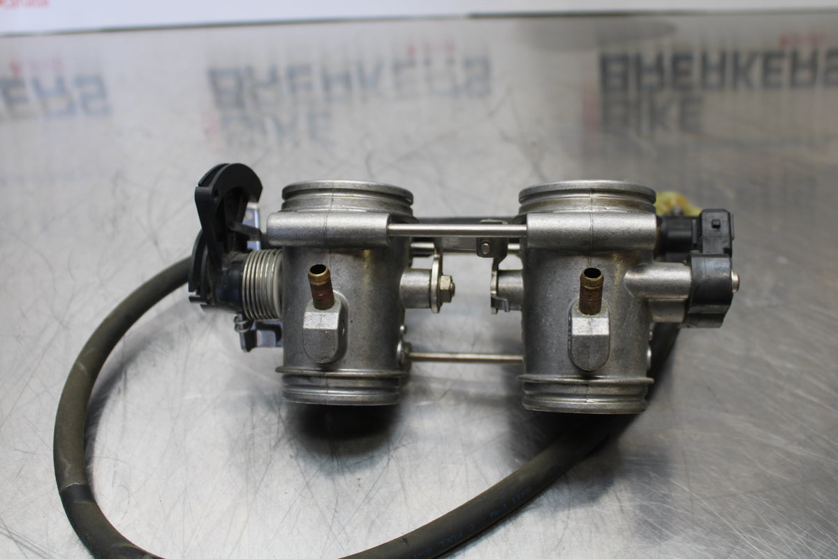06-12 BMW F800ST MAIN FUEL INJECTORS / THROTTLE BODIES BB144