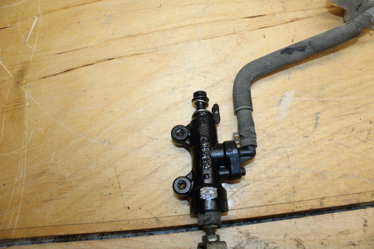 13-15 HONDA CBR500R REAR  BRAKE MASTER CYLINDER W RESERVOIR 43510-MGZ-D01 BB315