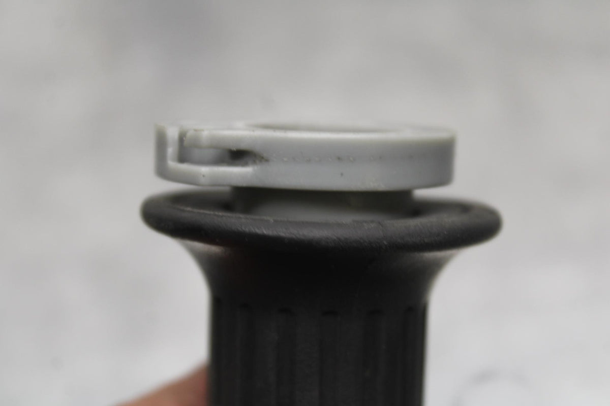 15-16 KAWASAKI EX300 RIGHT THROTTLE GRIP BB635