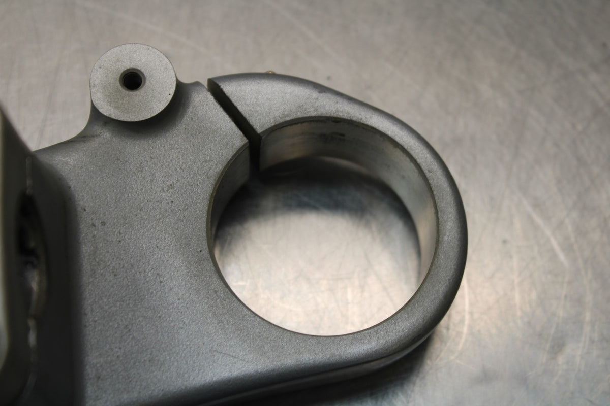 02 DUCATI MONSTER 620 FORKS UPPER TRIPLE TREE CLAMP BB851