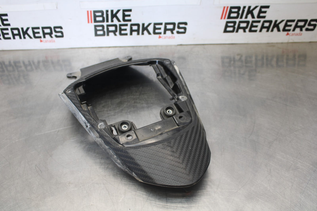 11-26 SUZUKI GSXR750 CENTER REAR BACK TAIL FAIRING COWL BB900