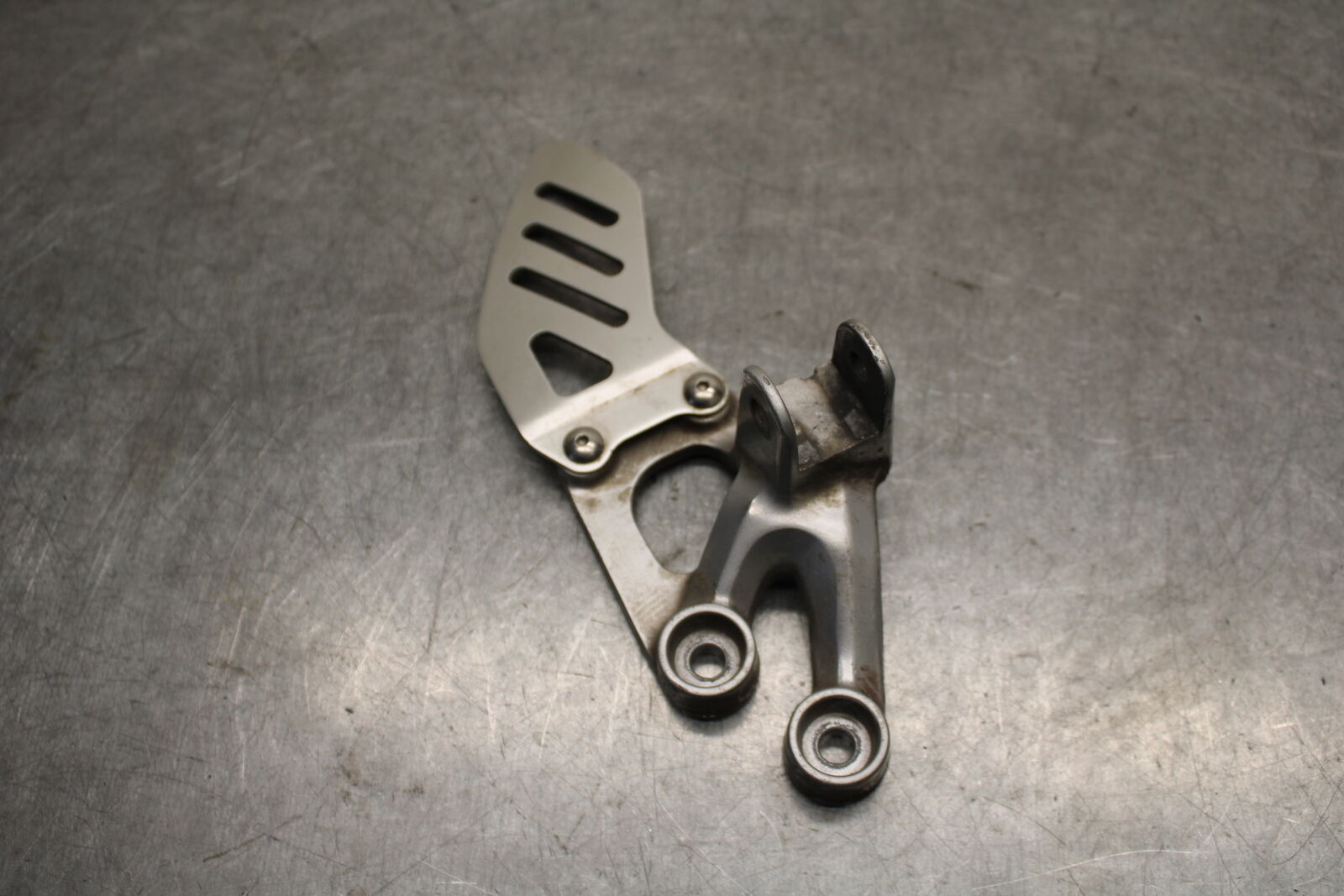 06-07 SUZUKI GSXR750 LEFT REARSET REAR SET DRIVER FOOT PEG REST STOP BB670