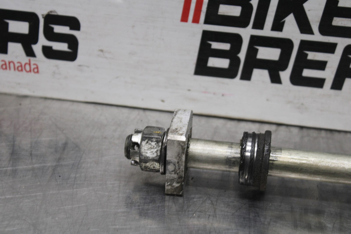 23 KAWASAKI Z900RS REAR AXLE BACK WHEEL RIM PIVOT BOLT AXEL BB935