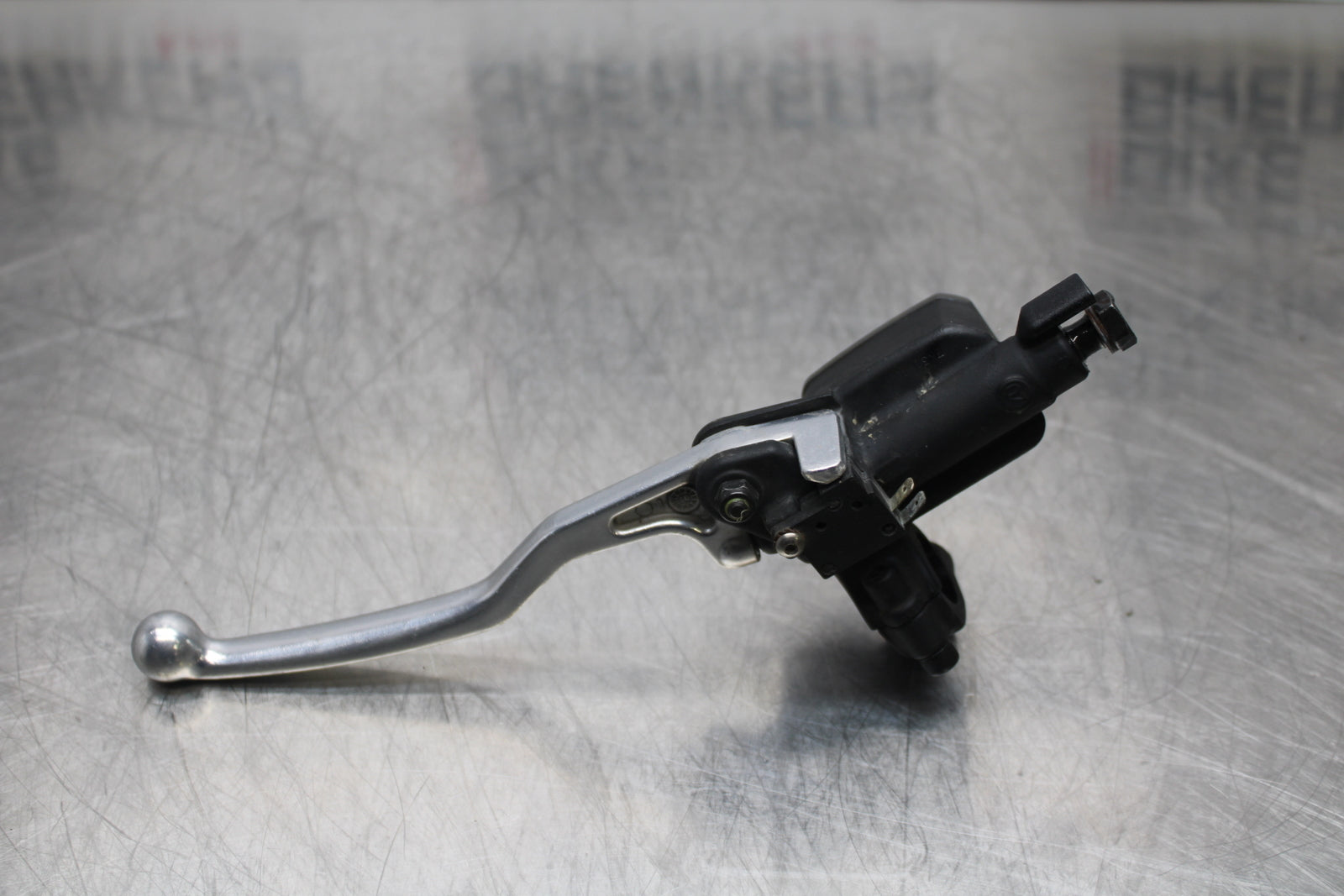 08 MOTO GUZZI BREVA 750 FRONT BRAKE MASTER CYLINDER w/ LEVER BB154