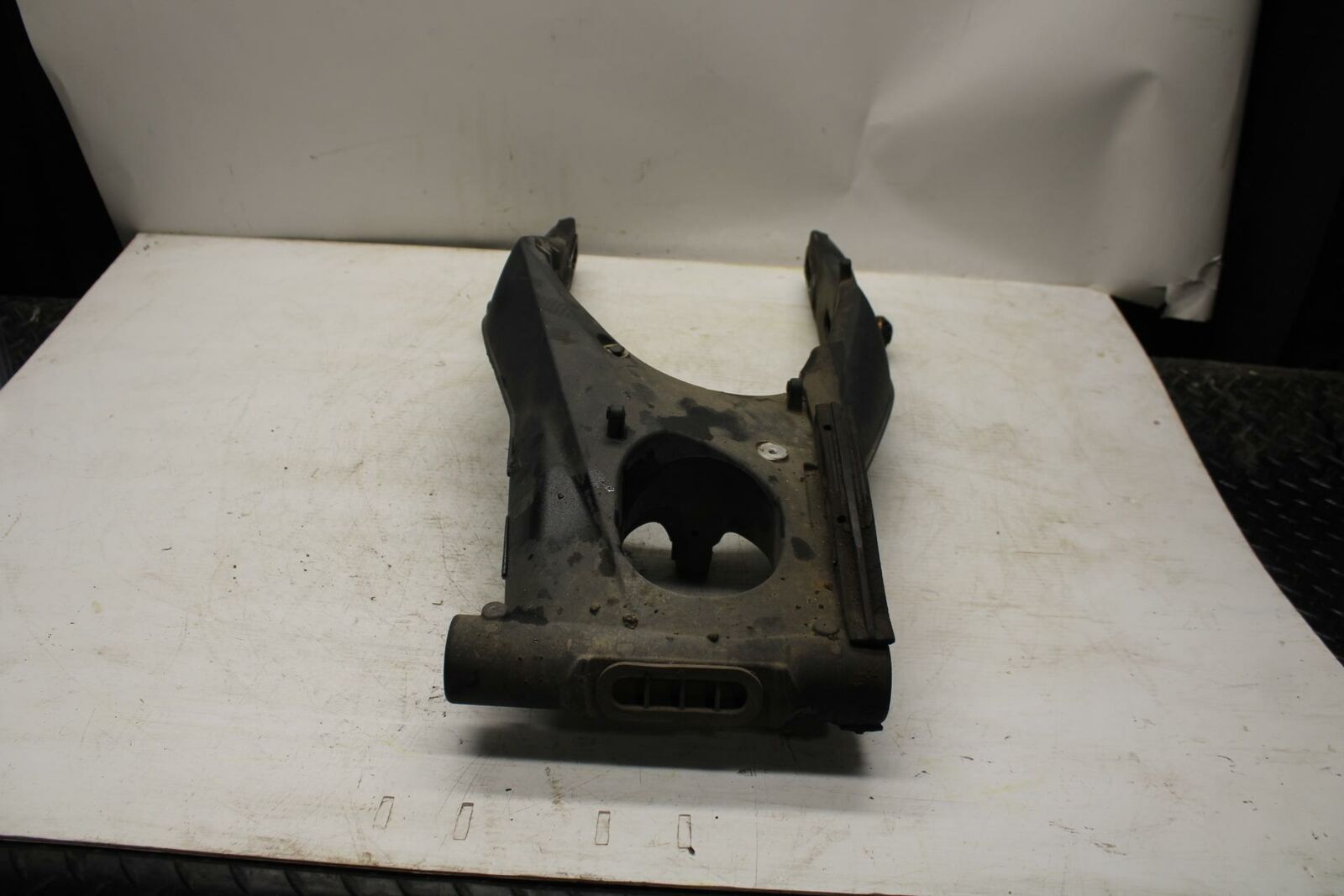 07-16 TRIUMPH STREET TRIPLE REAR SWINGARM BACK SUSPENSION SWING ARM BB361