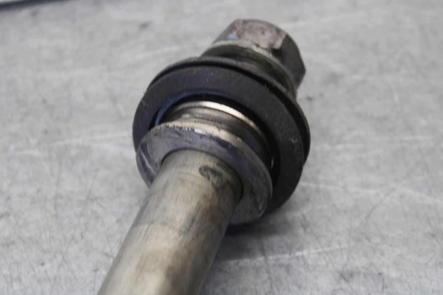 08-09 YAMAHA YZF R6S REAR AXLE BACK WHEEL RIM PIVOT BOLT AXEL  BB690
