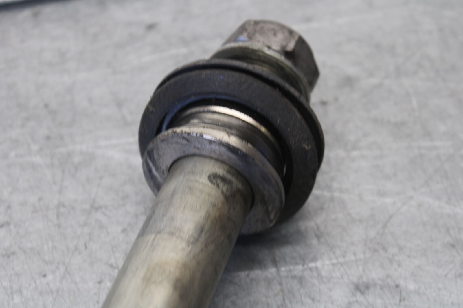 08-09 YAMAHA YZF R6S REAR AXLE BACK WHEEL RIM PIVOT BOLT AXEL  BB690