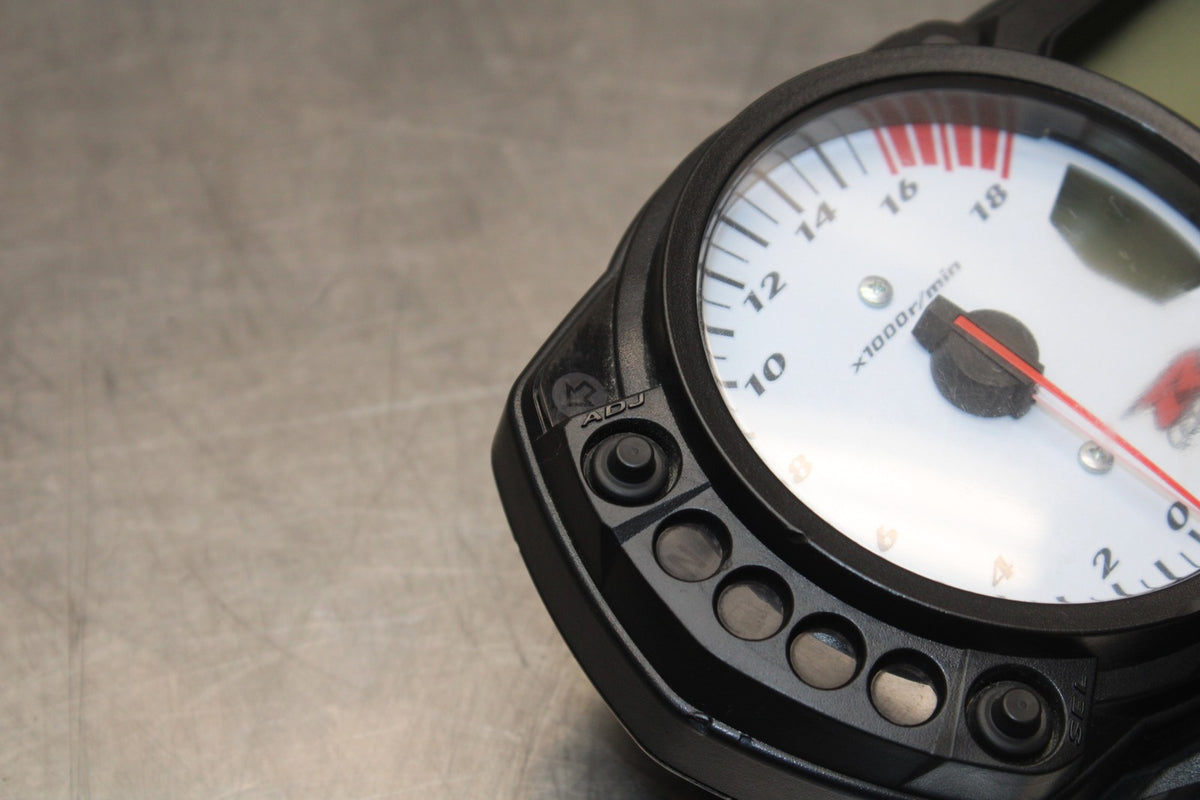 06-07 SUZUKI GSXR 600 SPEEDO GAUGES DISPLAY CLUSTER SPEEDOMETER TACHOMETER BB178