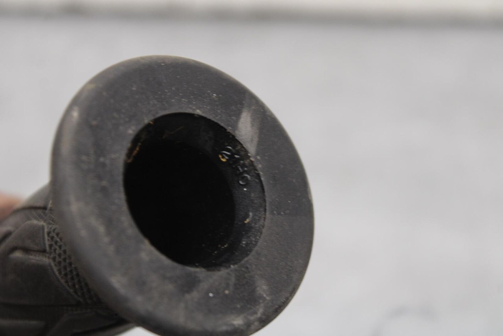 09-16 SUZUKI GSXR1000 HANDLE BAR GRIP BB642