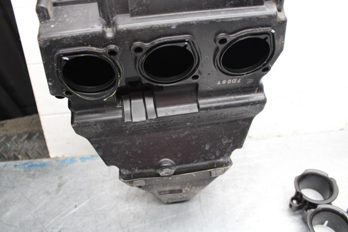 17-21 TRIUMPH STREET TRIPPLE R ABS AIRBOX AIR INTAKE FILTER BOX bb452