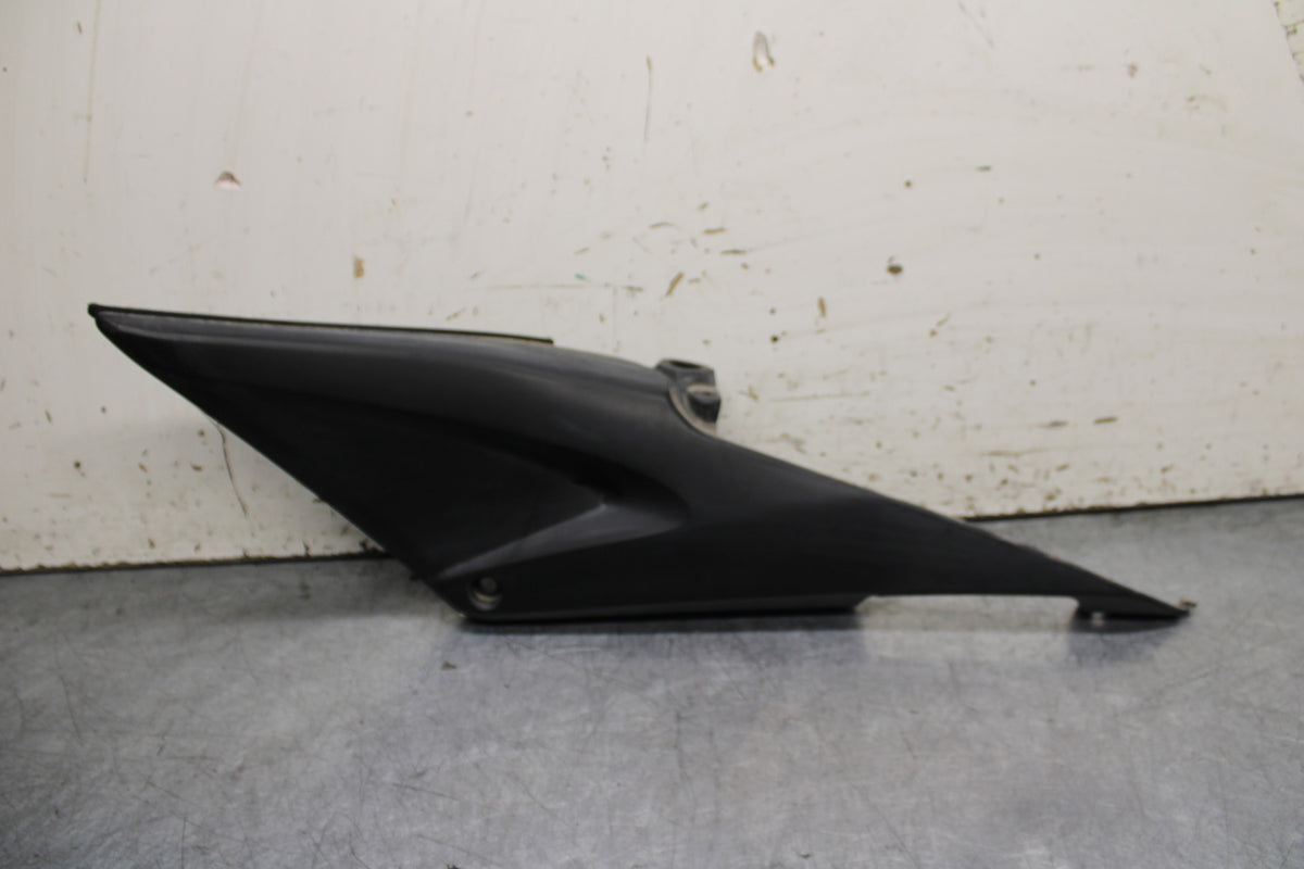 05-06 HONDA CBR600RR LEFT FRONT SIDE SEAT SADDLE PANEL TRIM COWL FAIRING BB739