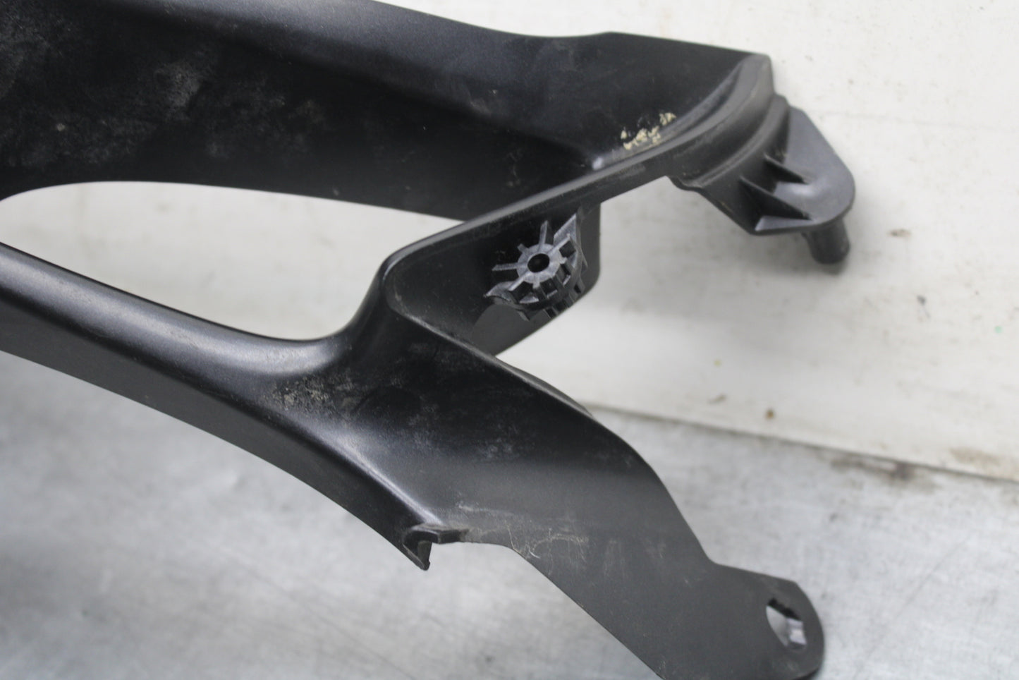 09 SUZUKI GSXR600 FRONT CENTER COWL FAIRING BB759