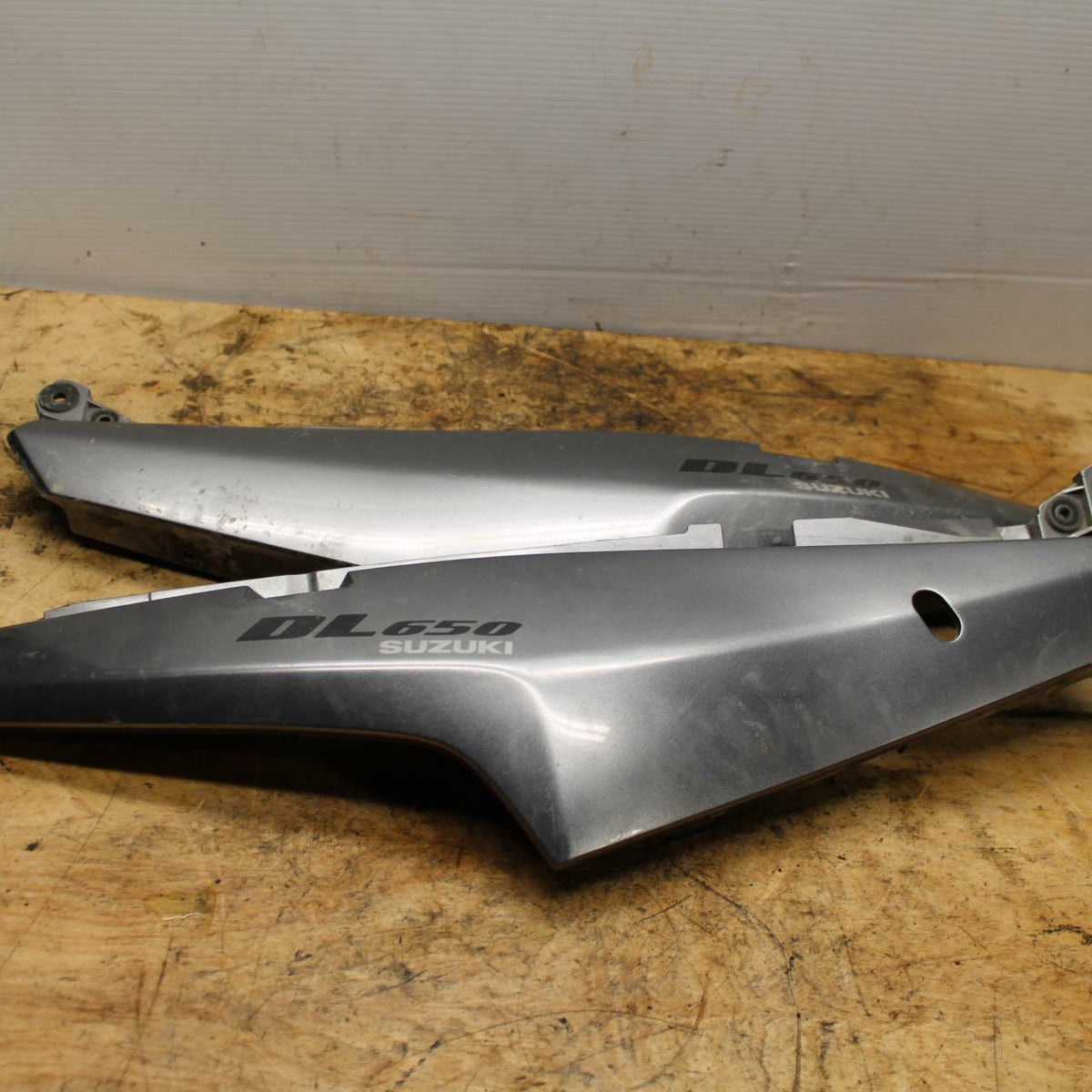 07-11 SUZUKI VSTROM 650 RIGHT LEFT FRONT SIDE SEAT PANELS COWLS FAIRINGS BB340