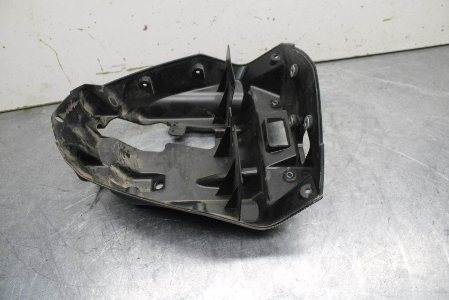 16-18 KTM 690 DUKE UPPER FAIRING MIRROR GAUGES STAY BRACKET BB631