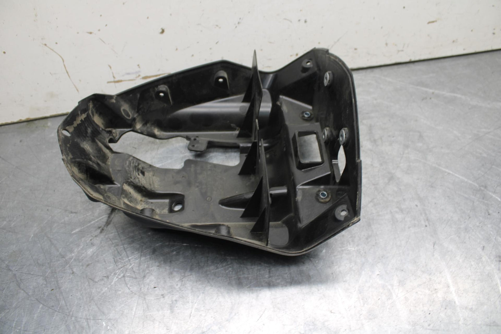 16-18 KTM 690 DUKE UPPER FAIRING MIRROR GAUGES STAY BRACKET BB631