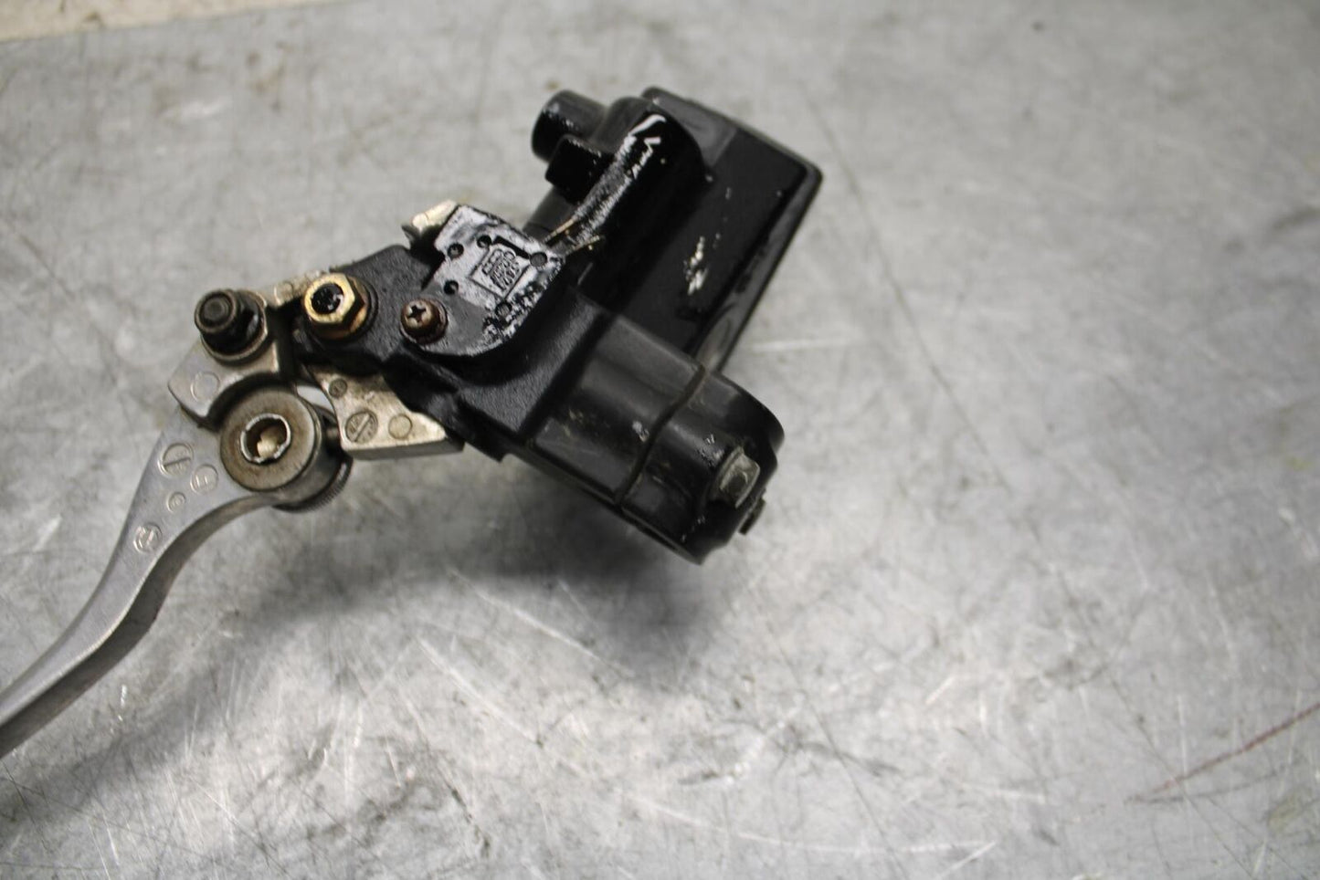 1993 Suzuki GSXR1100W FRONT BRAKE MASTER CYLINDER w/ LEVER BB46