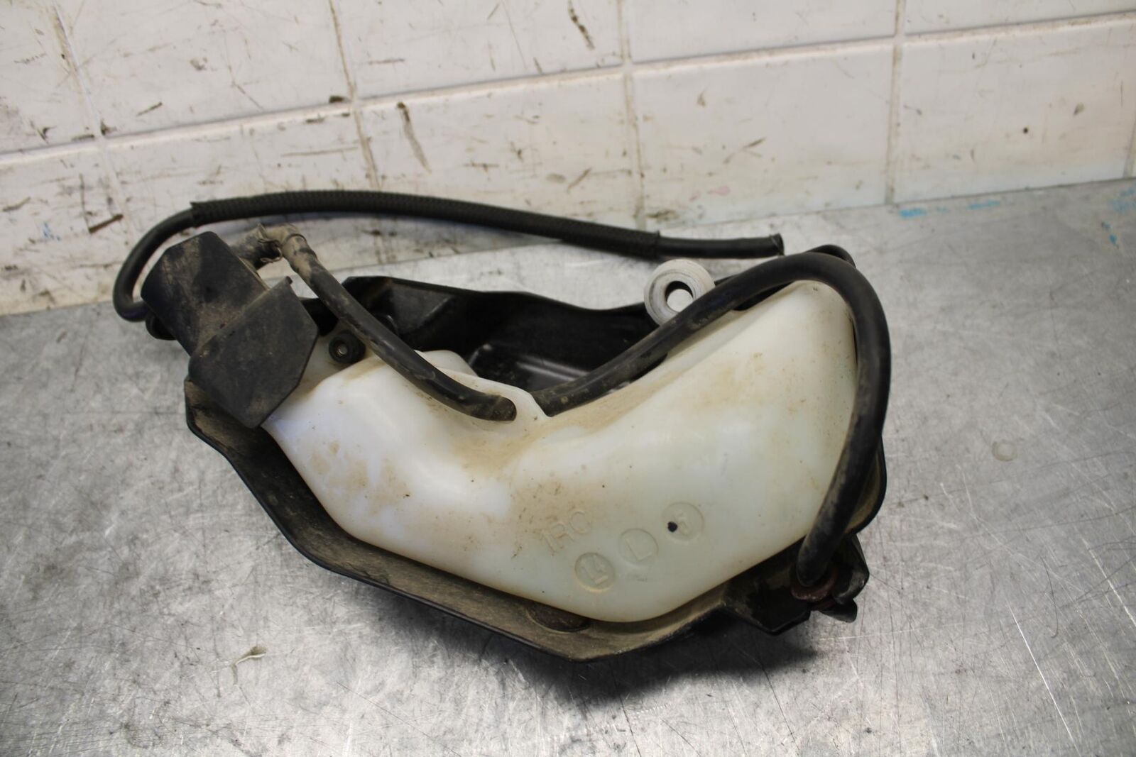 2015 Yamaha FZ09 COOLANT WATER TANK RESERVOIR BOTTLE 1RC-21871-00-00 BB54