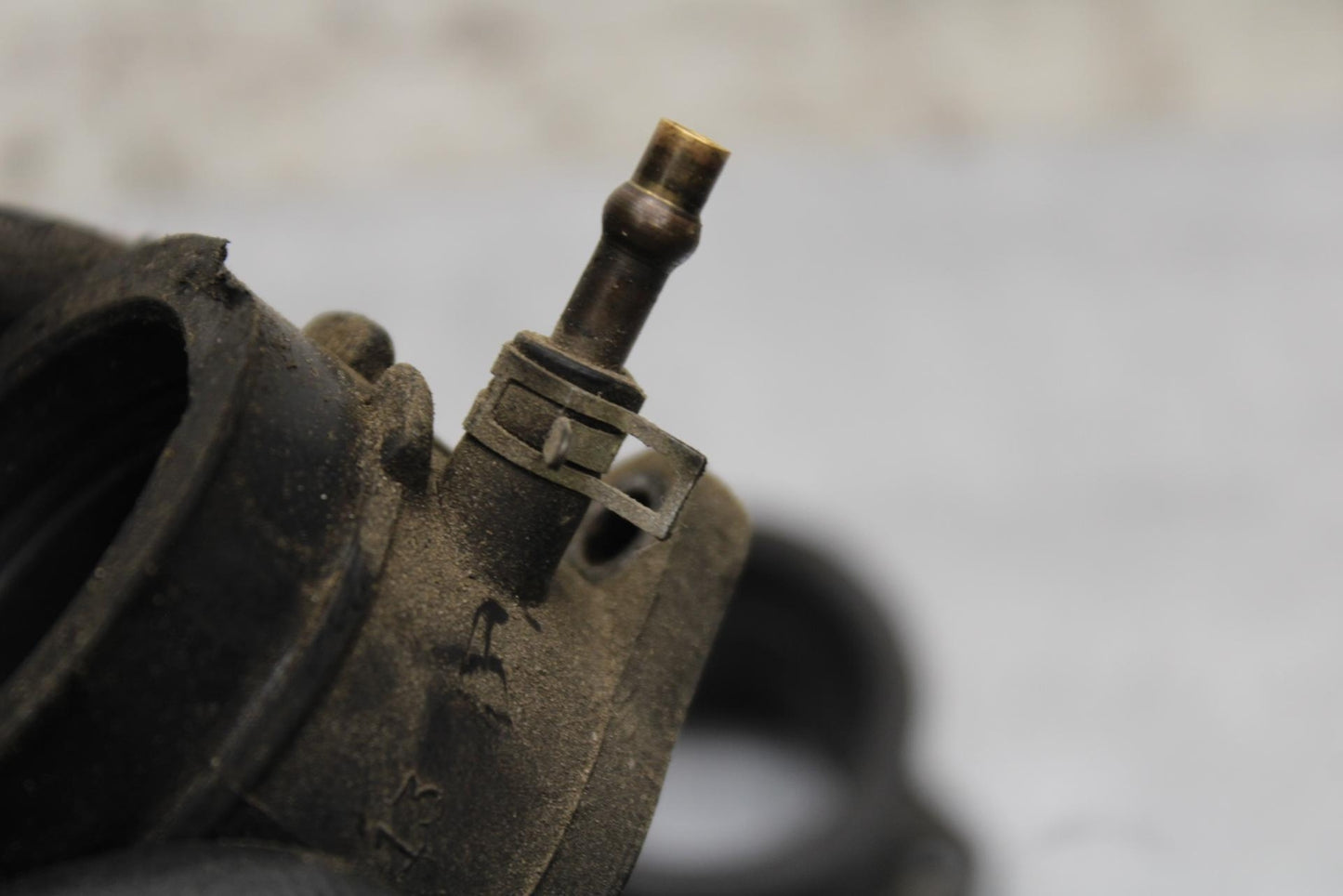 00-01 KAWASAKI ZZR600 AIRBOX INTAKE VELOCITY STACKS BB568