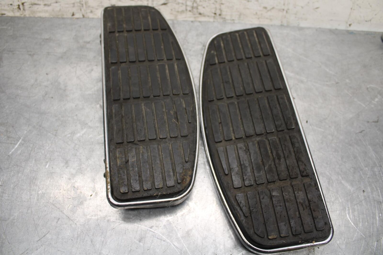 2007 Yamaha Road Star XV1700A FRONT FOOT RESTS PEGS STEPS SET PAIR BB562