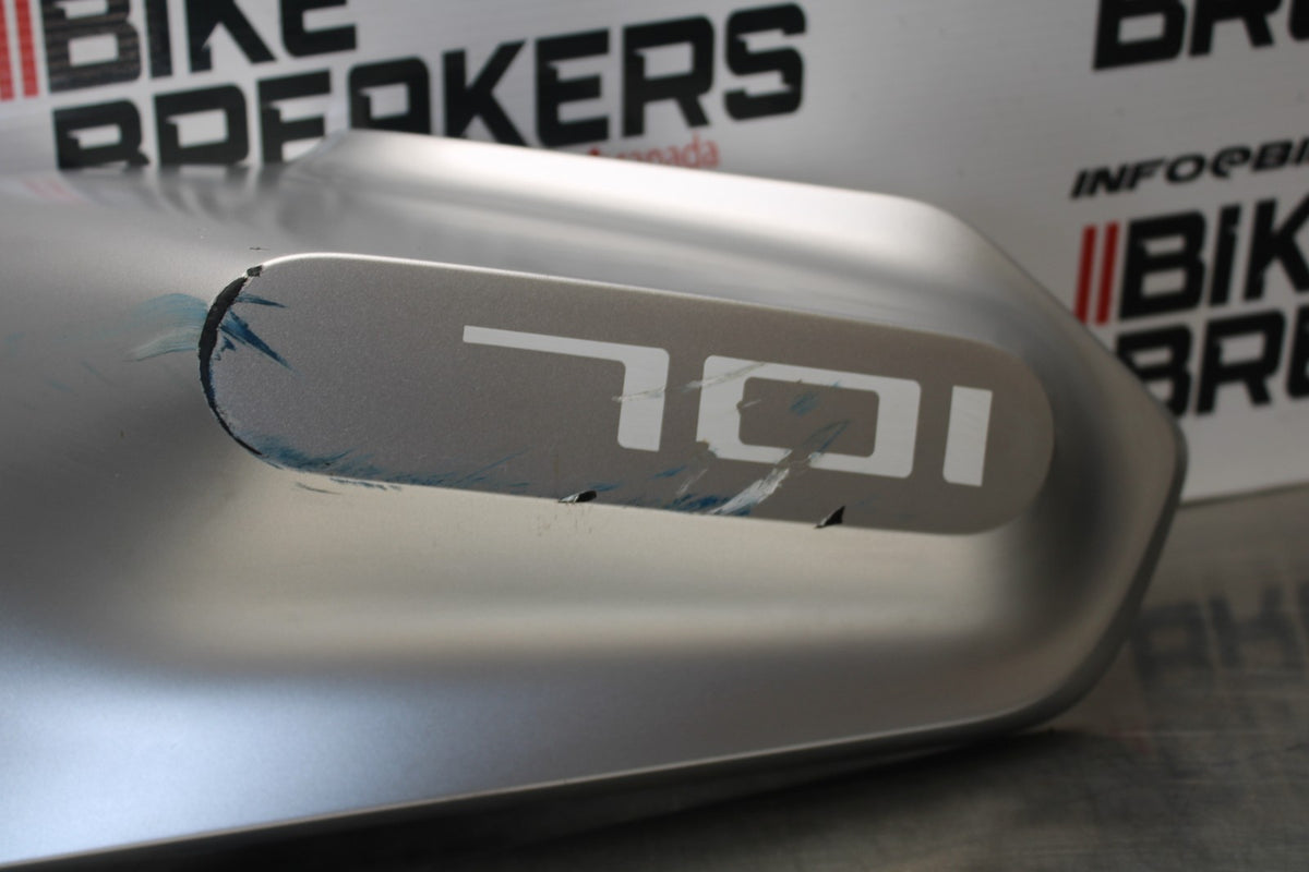 18-22 HUSQVARNA VITPILEN 701 RIGHT GAS TANK FUEL CELL COVER FAIRING COWL BB198
