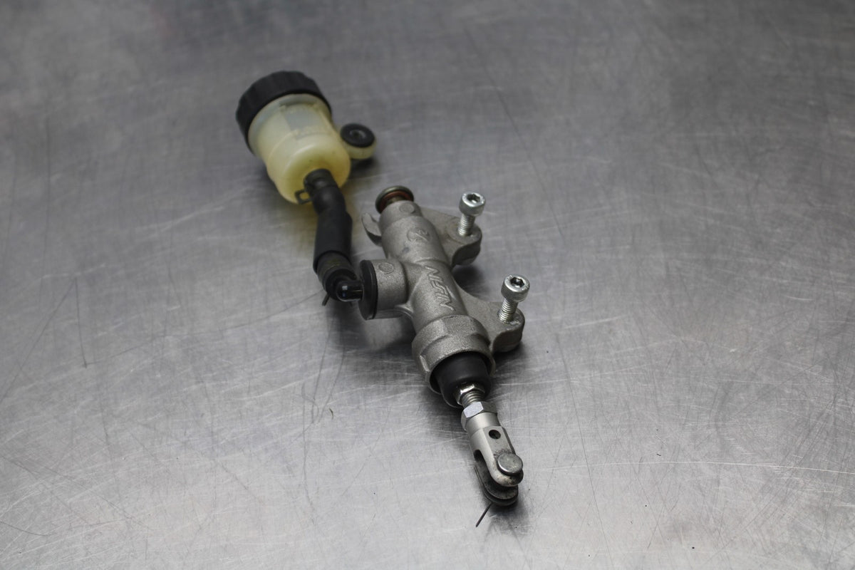 06-07 YAMAHA YZF R6 REAR BACK BRAKE MASTER CYLINDER W RESERVOIR BB763