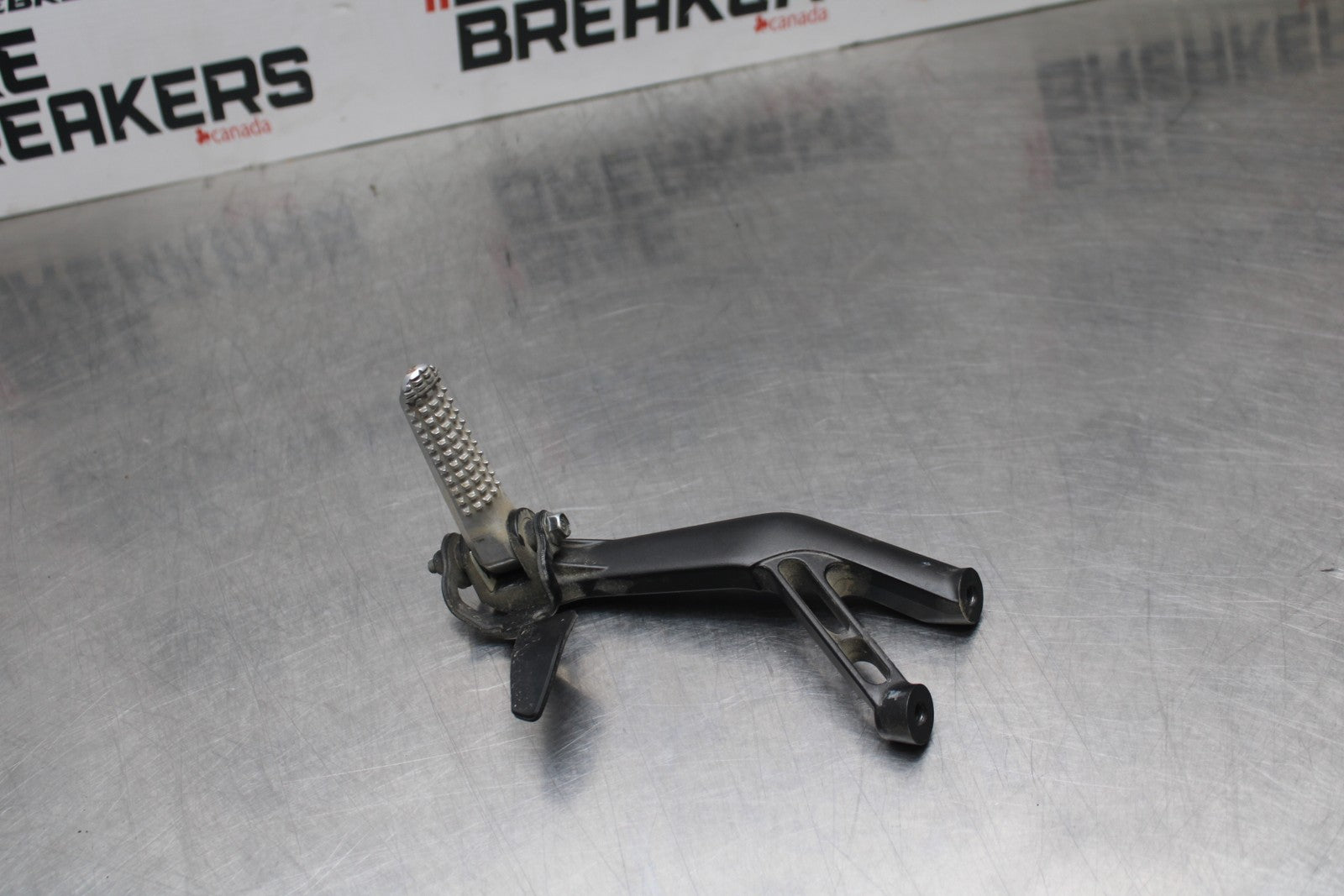 22-25 YAMAHA YZF R7 LEFT REAR BACK PASSENGER PEG BB769