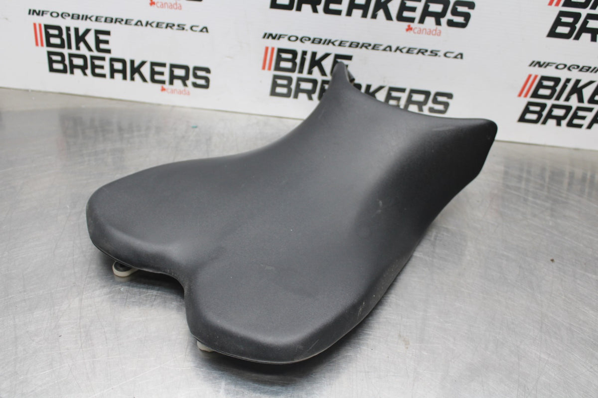 13 YAMAHA YZF R1 FRONT DRIVERS SEAT PAD SADDLE PILLION BB781