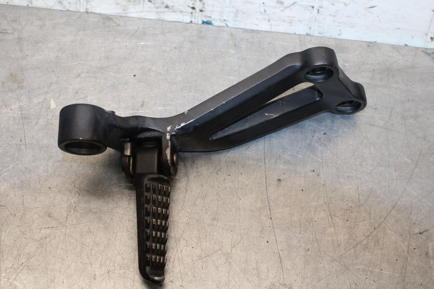 2000 Kawasaki Ninja ZX12R ZX1200A RIGHT REAR BACK PASSENGER PEG 34028-1481 BB565