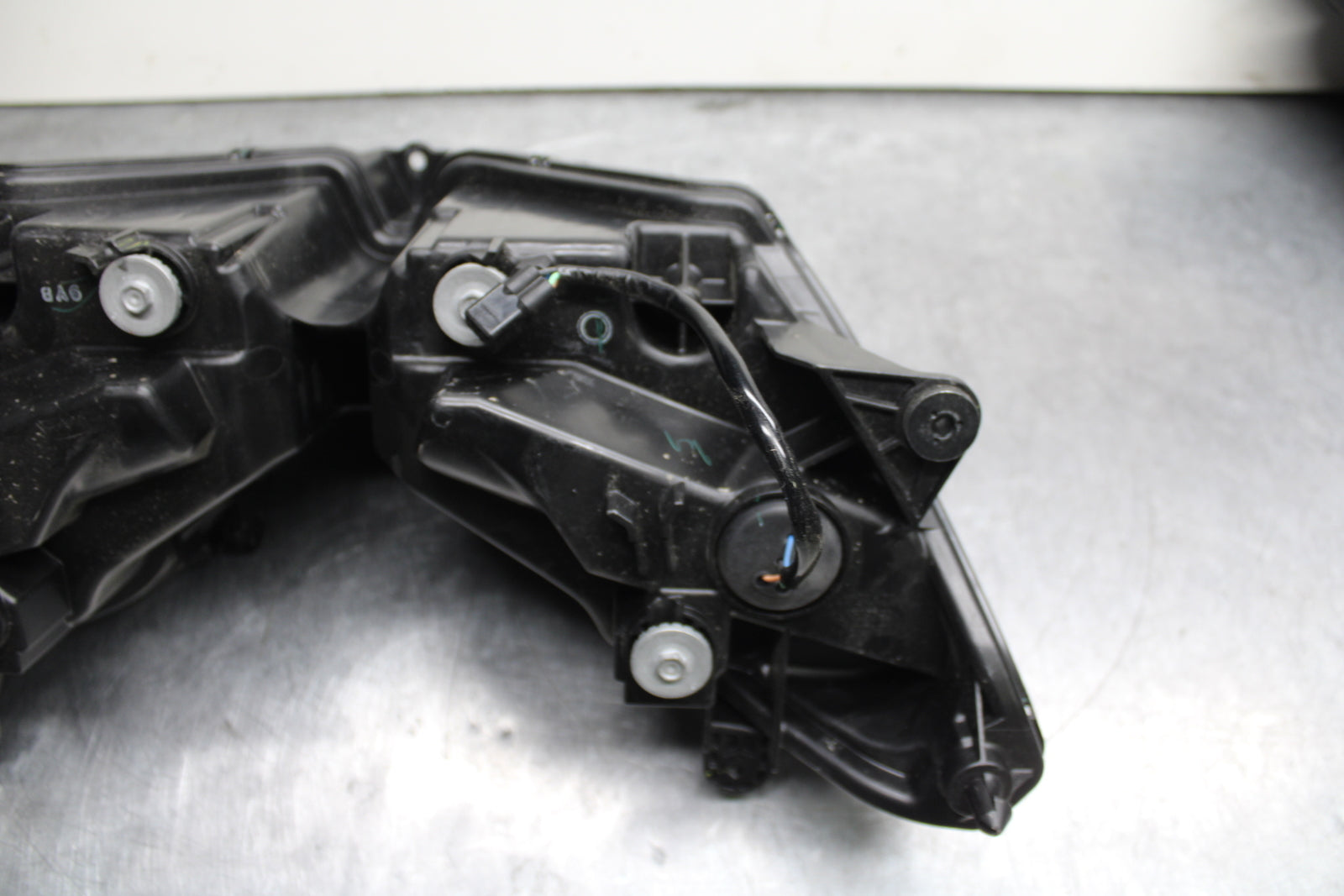 19-23 KAWASAKI NINJA ZX6R FRONT HEADLIGHT HEAD LIGHT LAMP BB749