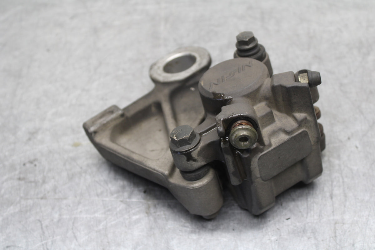 06 YAMAHA YZF R6 REAR BACK BRAKE CALIPER W MOUNT BRACKET BB716