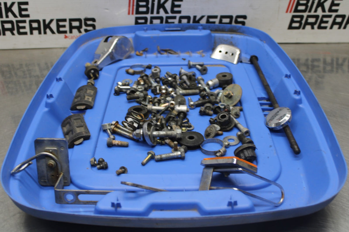 97 KAWASAKI VULCAN 1500 VN1500D CLASSIC MOUNTING BOLTS HARDWARE BB936
