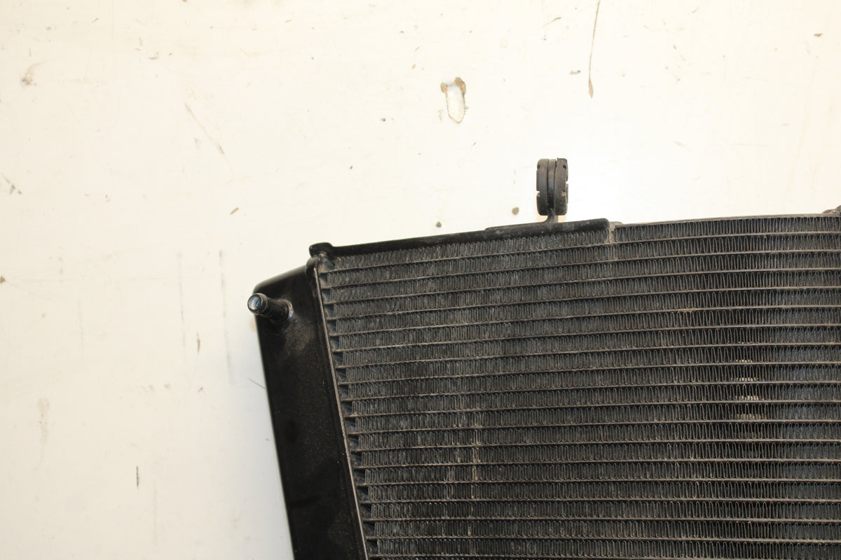 09 SUZUKI GSXR600 ENGINE RADIATOR MOTOR COOLER COOLING RADIATER BB759