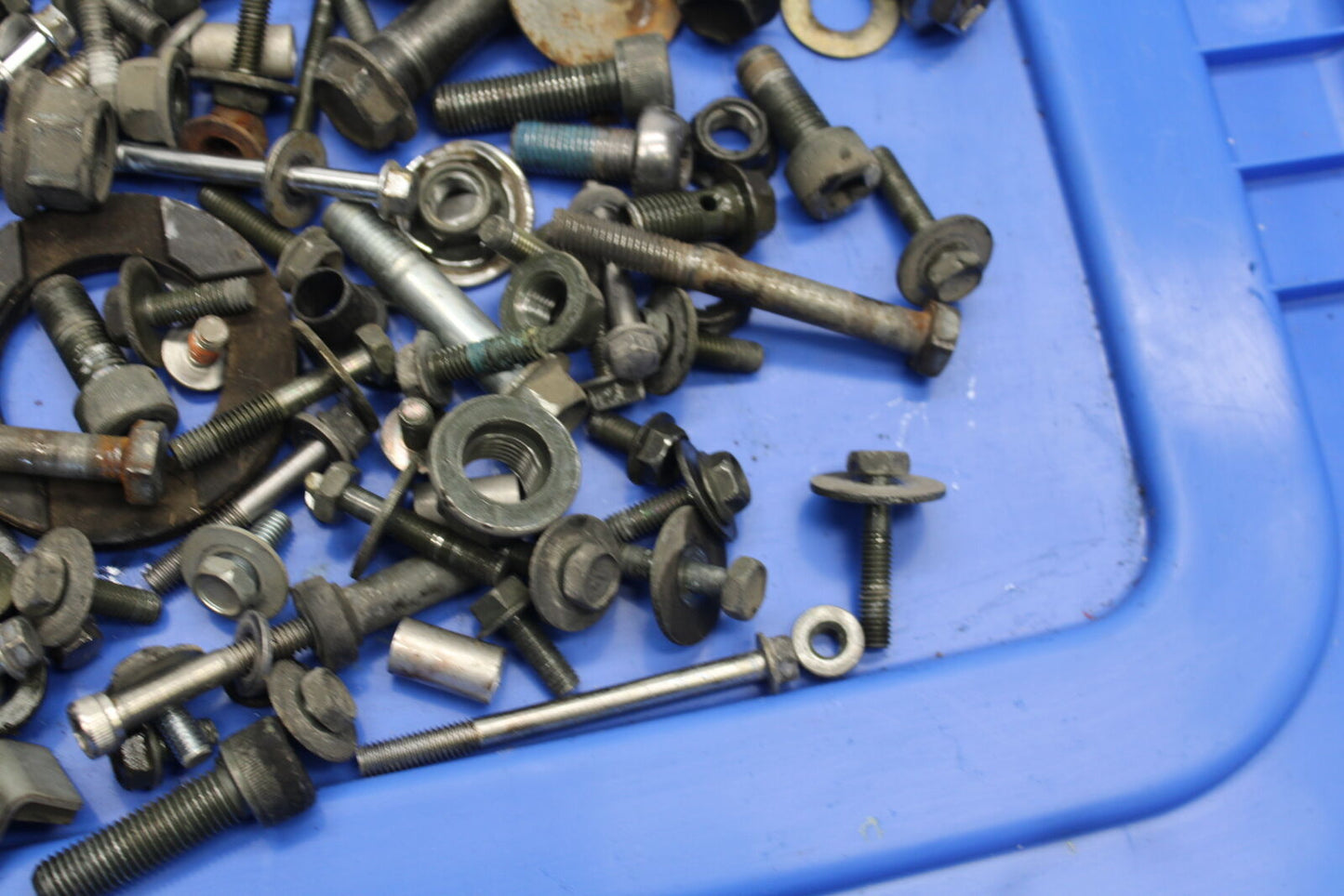 05-09 SUZUKI BOULEVARD C90 MOUNTING BOLTS HARDWARE MOTOR SCREWS BB692