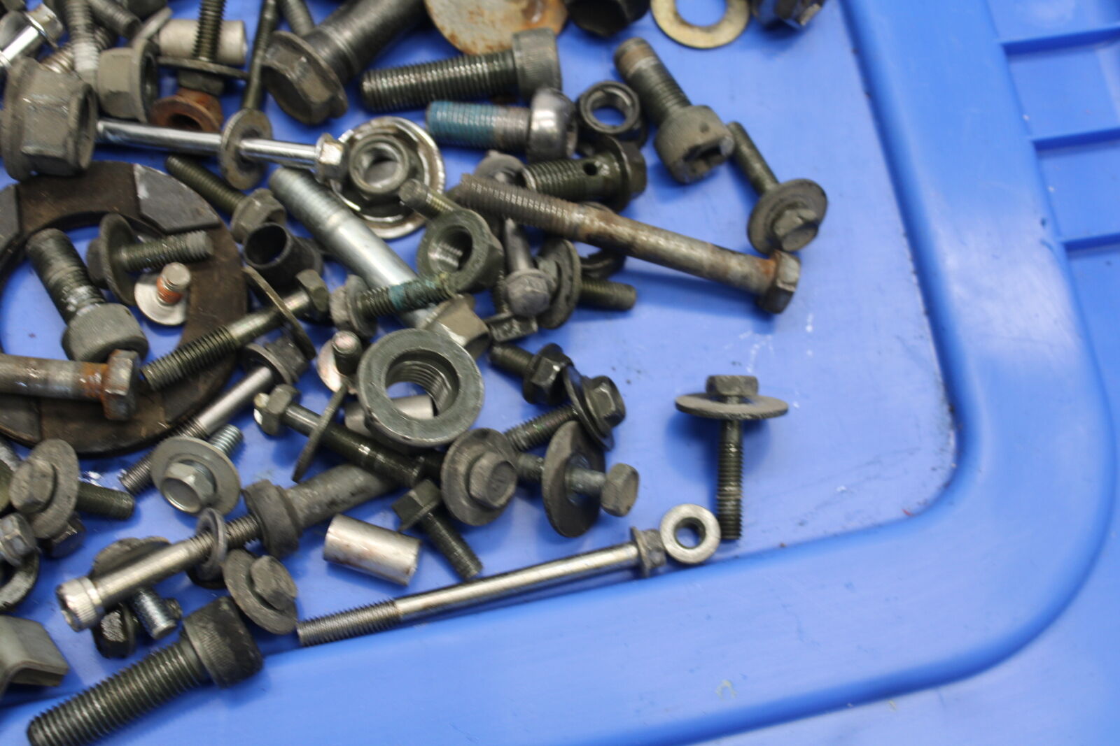 05-09 SUZUKI BOULEVARD C90 MOUNTING BOLTS HARDWARE MOTOR SCREWS BB692