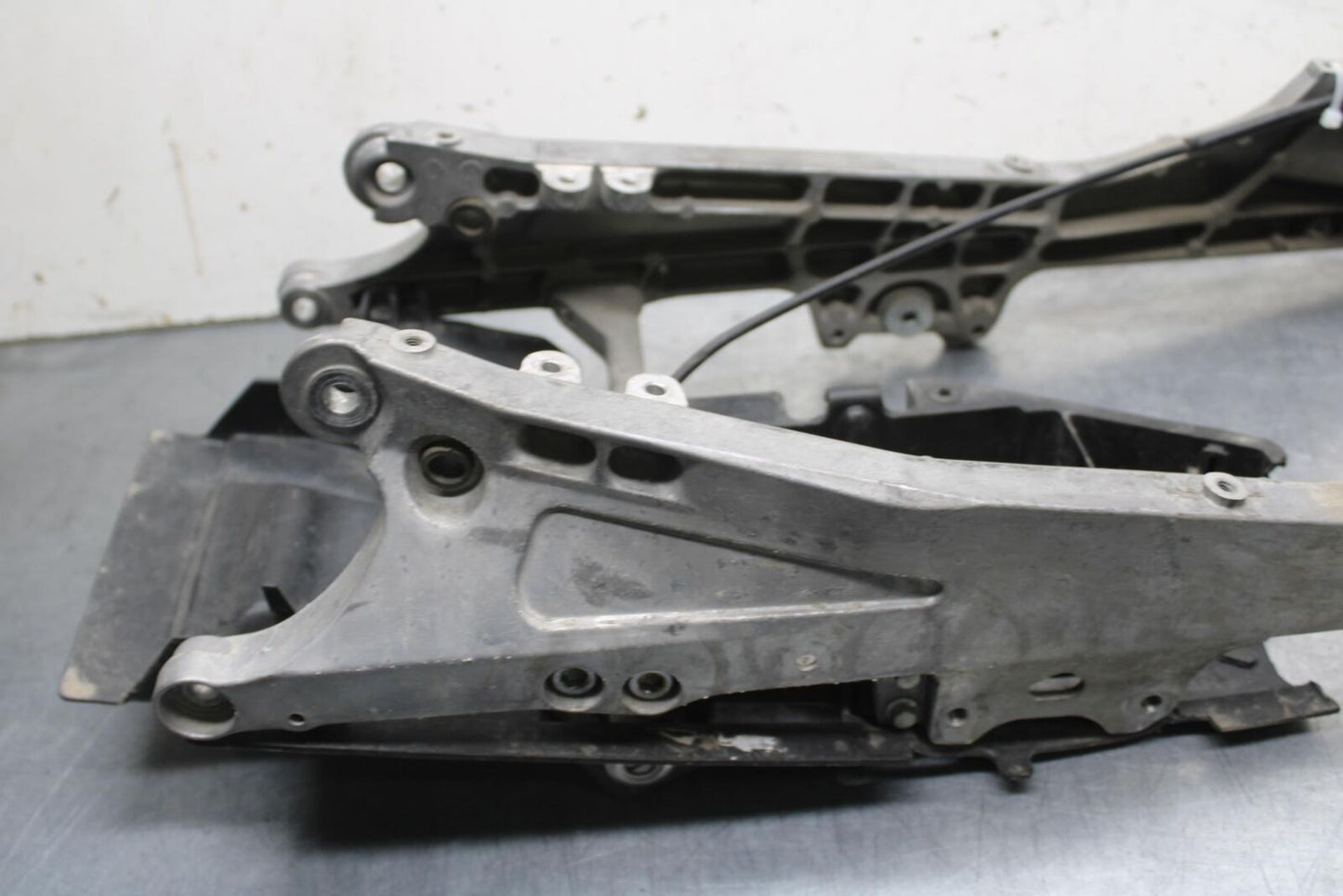 03-04 HONDA CBR600RR REAR SUBFRAME BACK SUB FRAME 50200-MEE-000 BB637