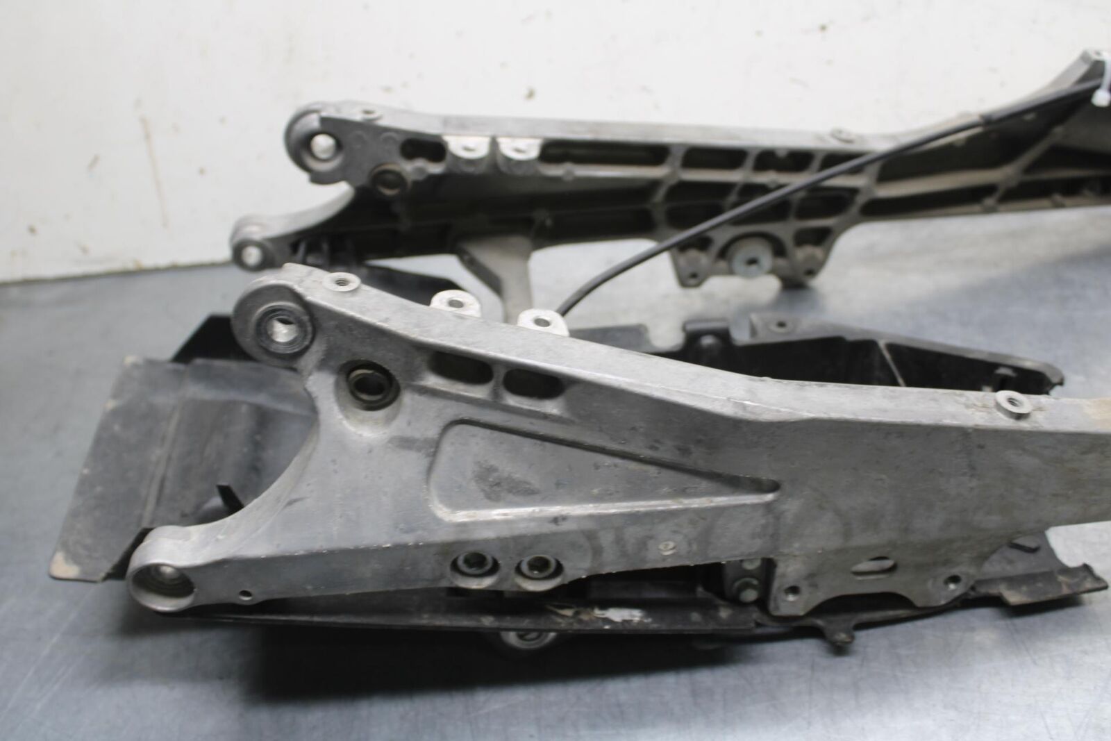 03-04 HONDA CBR600RR REAR SUBFRAME BACK SUB FRAME 50200-MEE-000 BB637