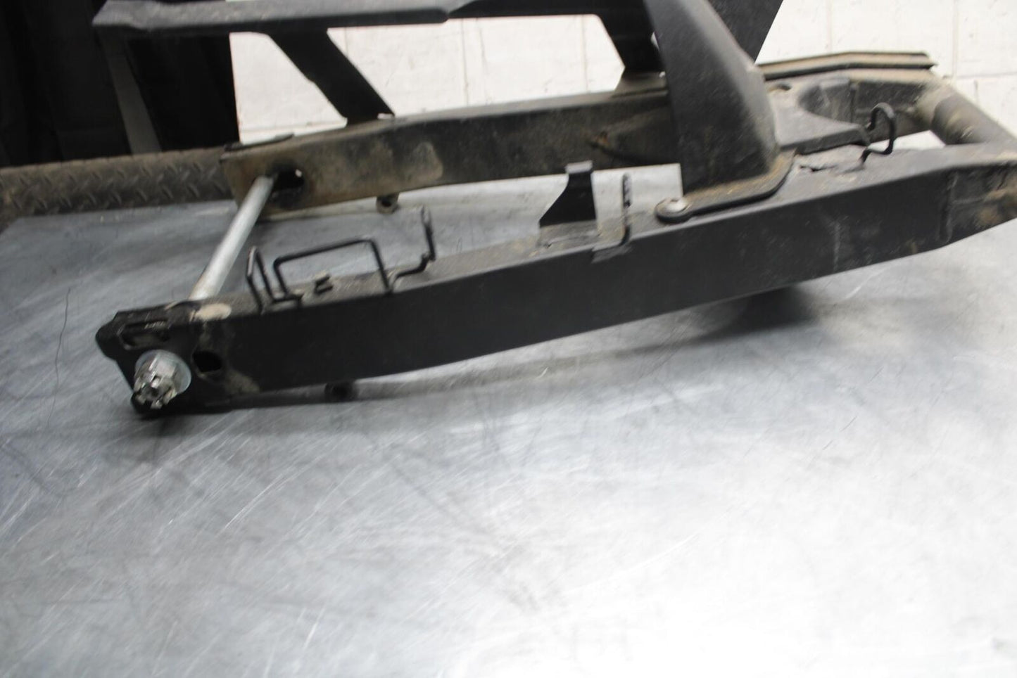 2013 Kawasaki Ninja 300 EX300B ABS REAR SWINGARM BACK SUSPENSION SWING ARM BB518