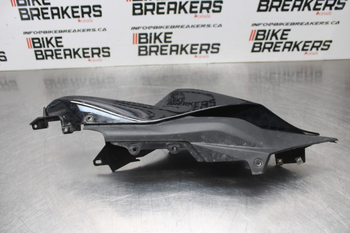 22-25 YAMAHA YZF R7 LEFT REAR BACK TAIL FAIRING COWL SHROUD BB769