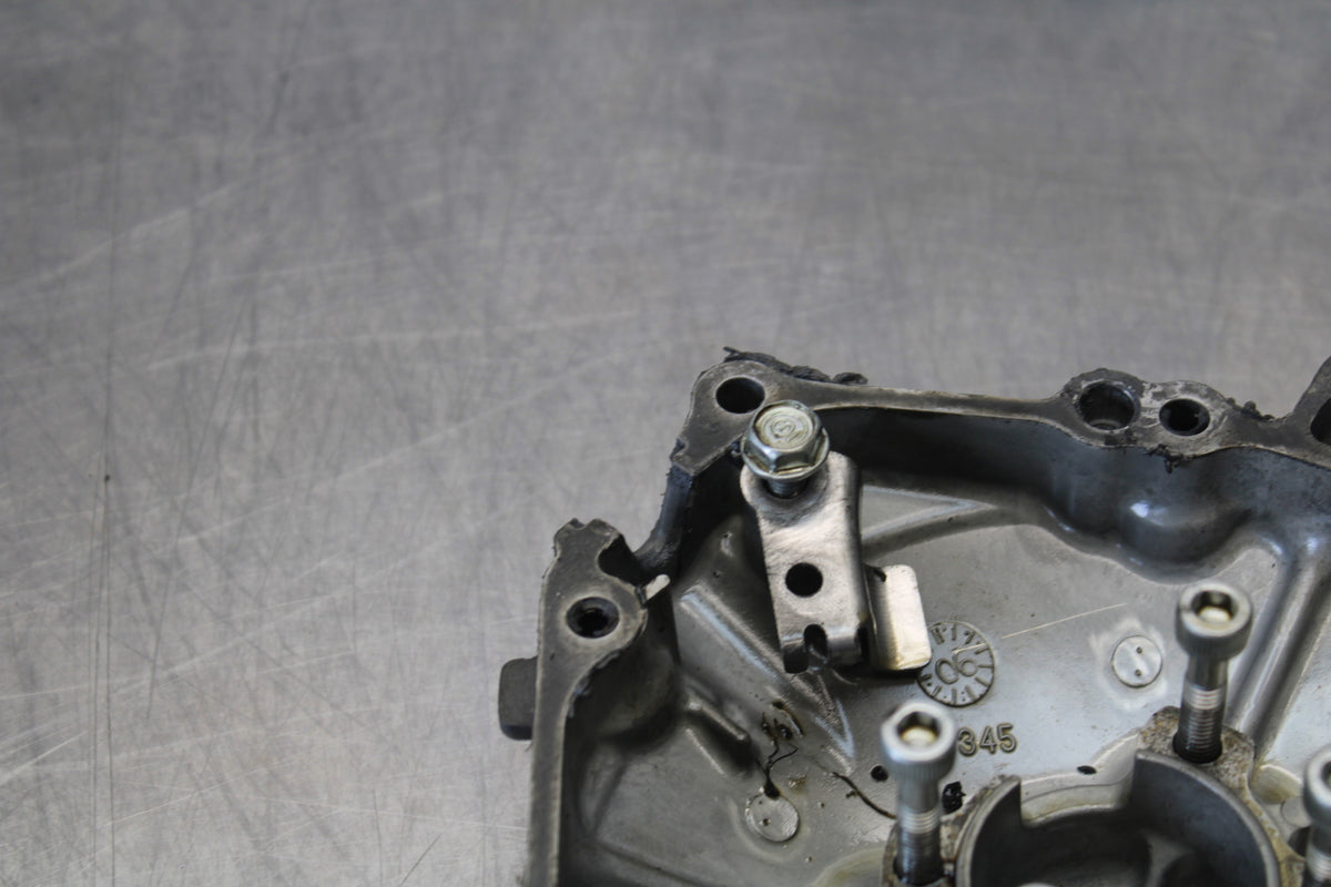 06-07 HONDA CBR1000RR STATOR MAGNETO ALTERNATOR GENERATOR COVER BB166