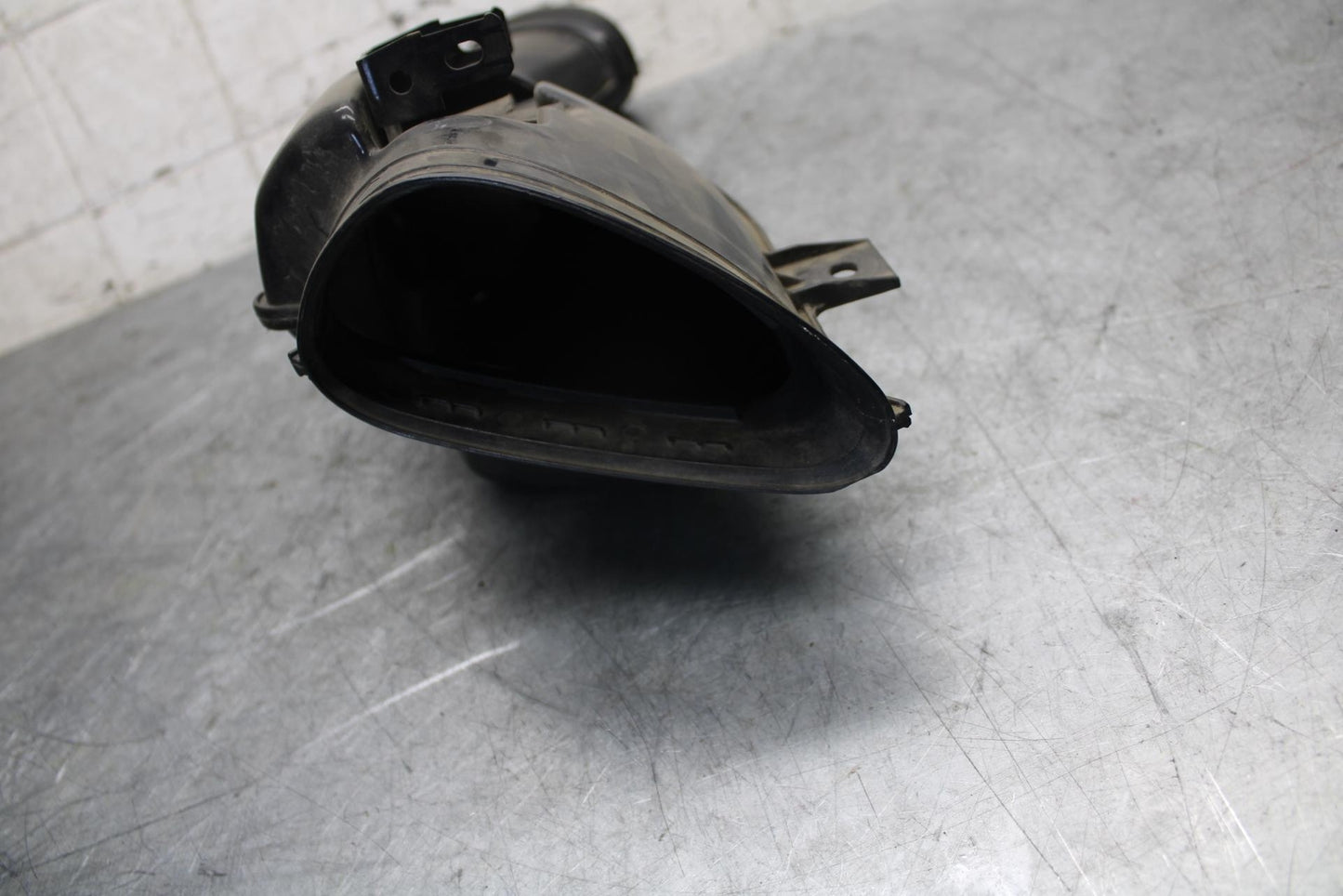2001 Suzuki GSXR1000 RIGHT RAM AIR INTAKE DUCT TUBE 94420-40F01 BB52