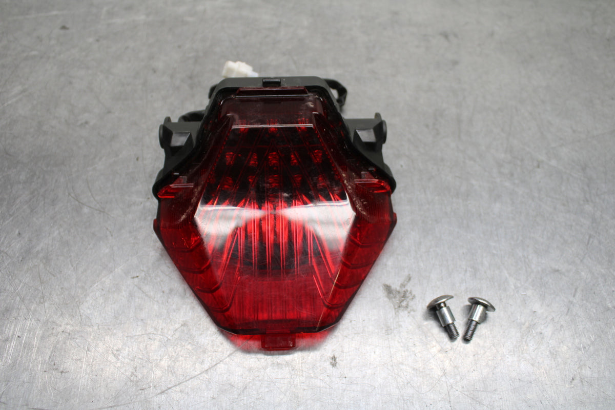 19-21 YAMAHA YZF R3 REAR TAIL TAILLIGHT BACK BRAKE LIGHT BB121