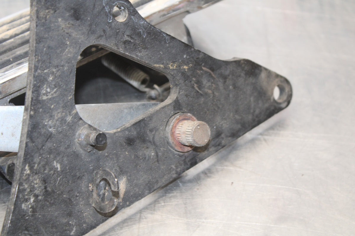 03-08 KAWASAKI VULCAN 1600 RIGHT FRONT FOOT REST PEG STEP BB196