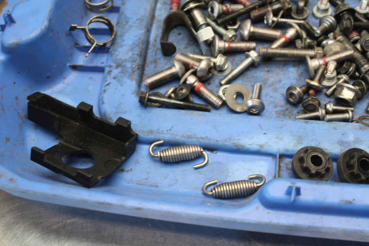 13-18 KAWASAKI NINJA ZX6R  MOUNTING BOLTS HARDWARE SCREWS BB908