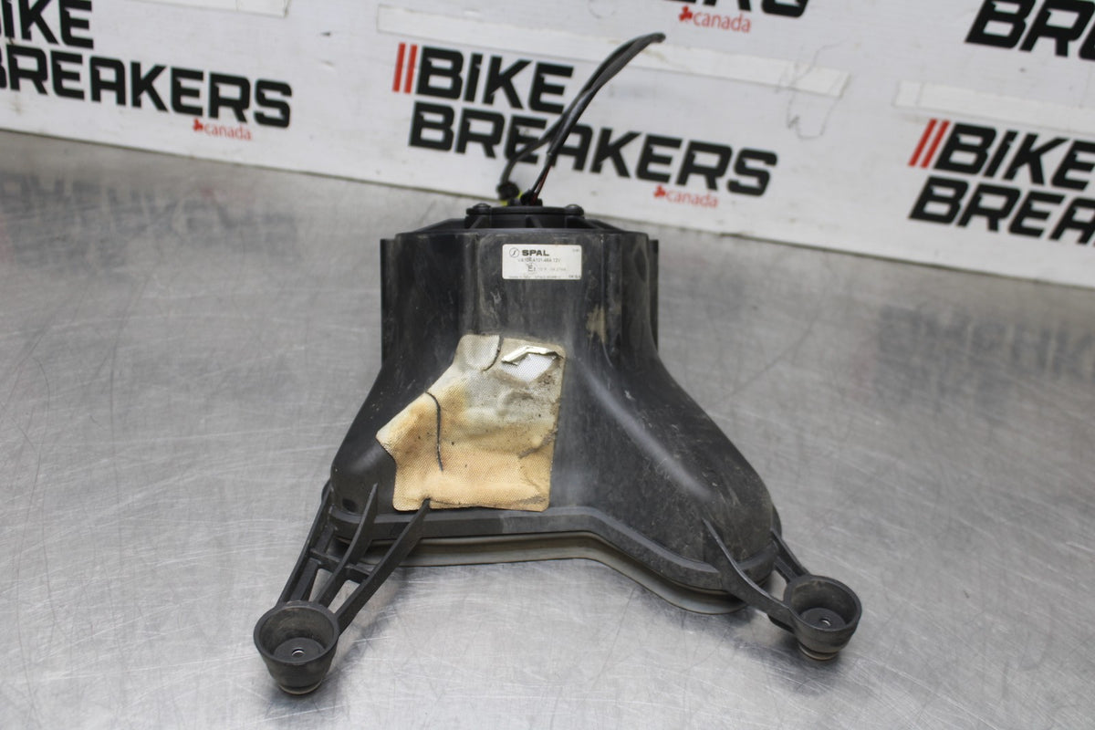 16 DUCATI 959 PANIGALE ENGINE RADIATOR COOLING FAN BB912