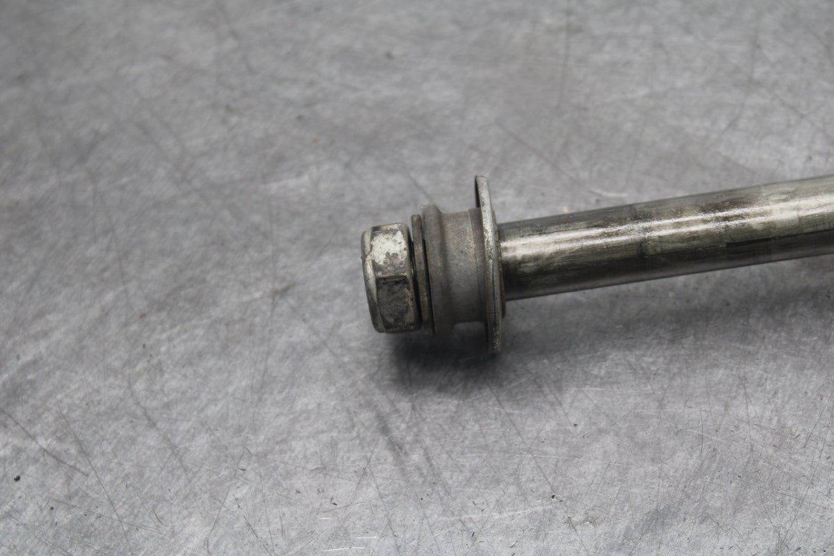 05-09 SUZUKI BOULEVARD C90 REAR AXLE BACK WHEEL RIM PIVOT BOLT AXEL BB692