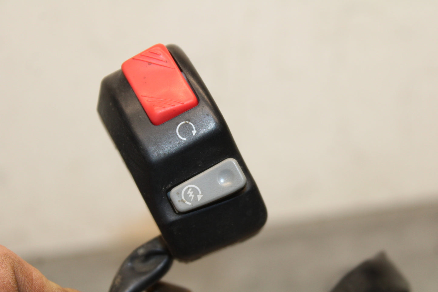 04-05 YAMAHA YZF R1 RIGHT CLIP ON HANDLE KILL OFF START SWITCH SWITCHES BB131