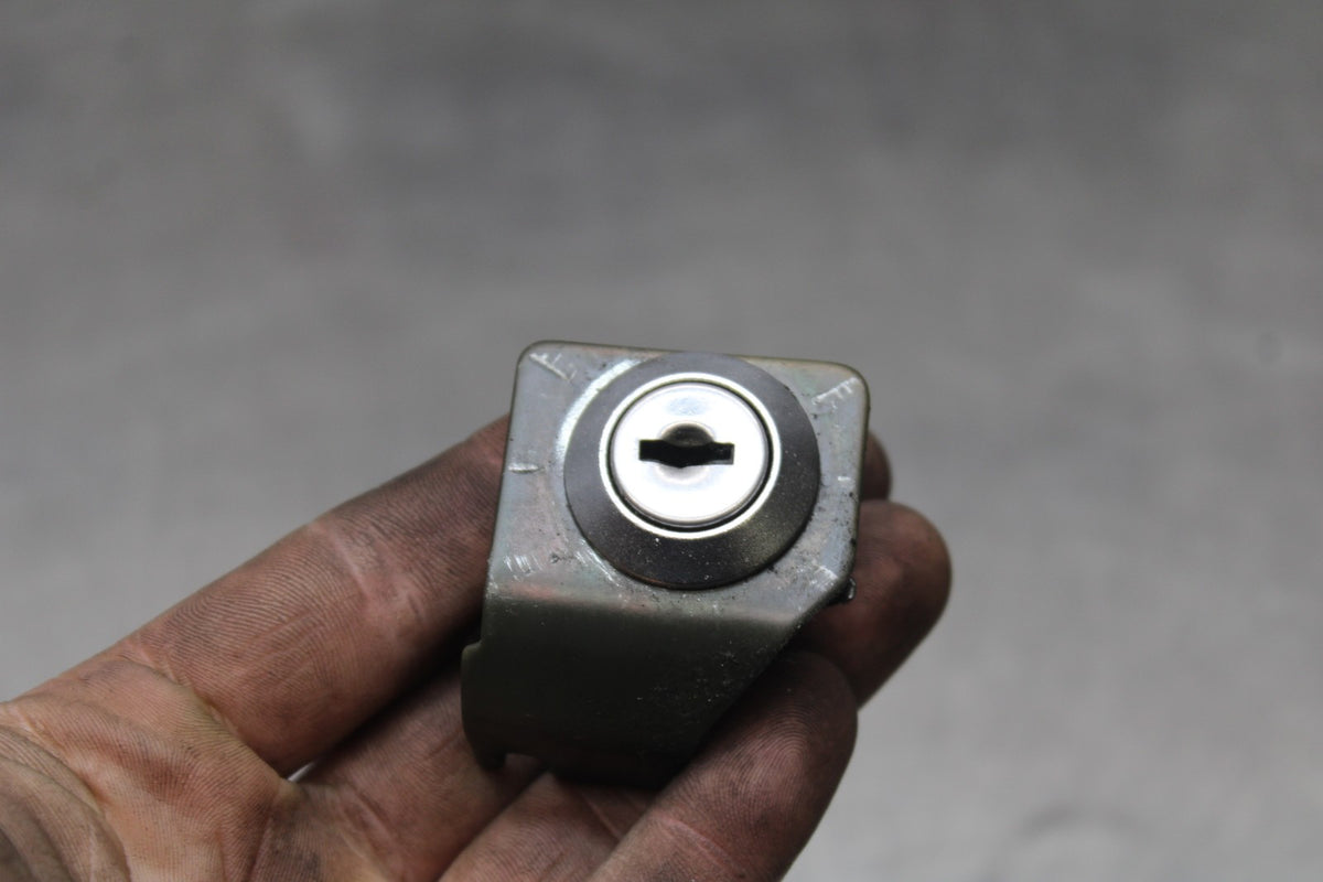 05-06 SUZUKI GSXR1000 IGNITION LOCK KEY SET W/ GAS CAP AND SEAT LOCK BB857