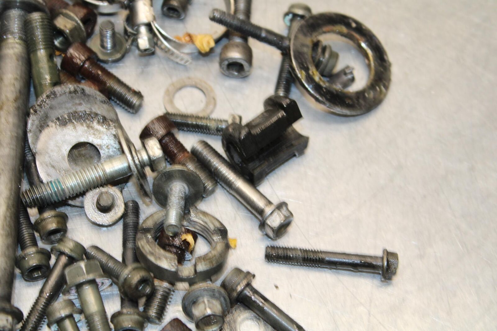 2001 Suzuki GSXR750 MISC BOLTS HARDWARE MOTOR SCREWS BB553