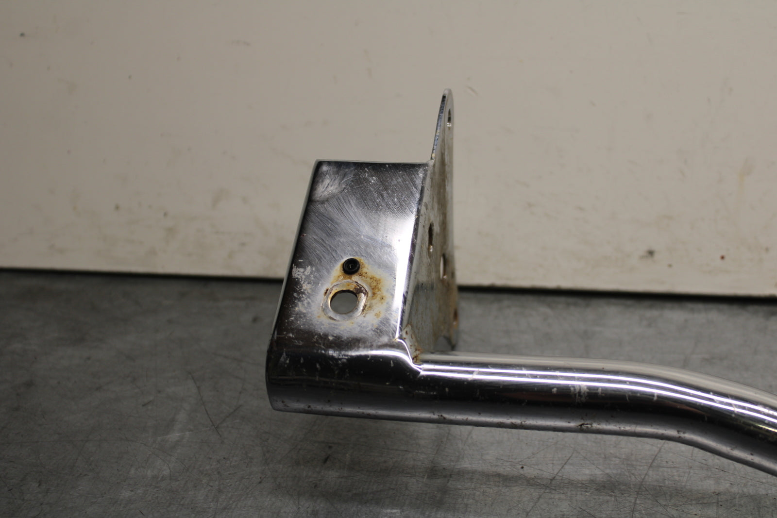 03-08 KAWASAKI VULCAN 1600 FRONT TURN SIGNAL BAR MOUNT BRACKET BB754