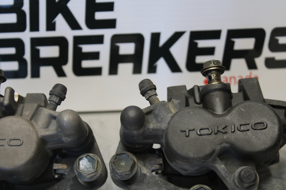 00 SUZUKI SV650 RIGHT LEFT FRONT BRAKE CALIPER SET PAIR CALIPERS BB156